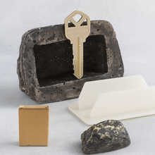 Realistic Fake Rock Key Hider – Weatherproof Outdoor Key Storage Emergencies (1 Pc)